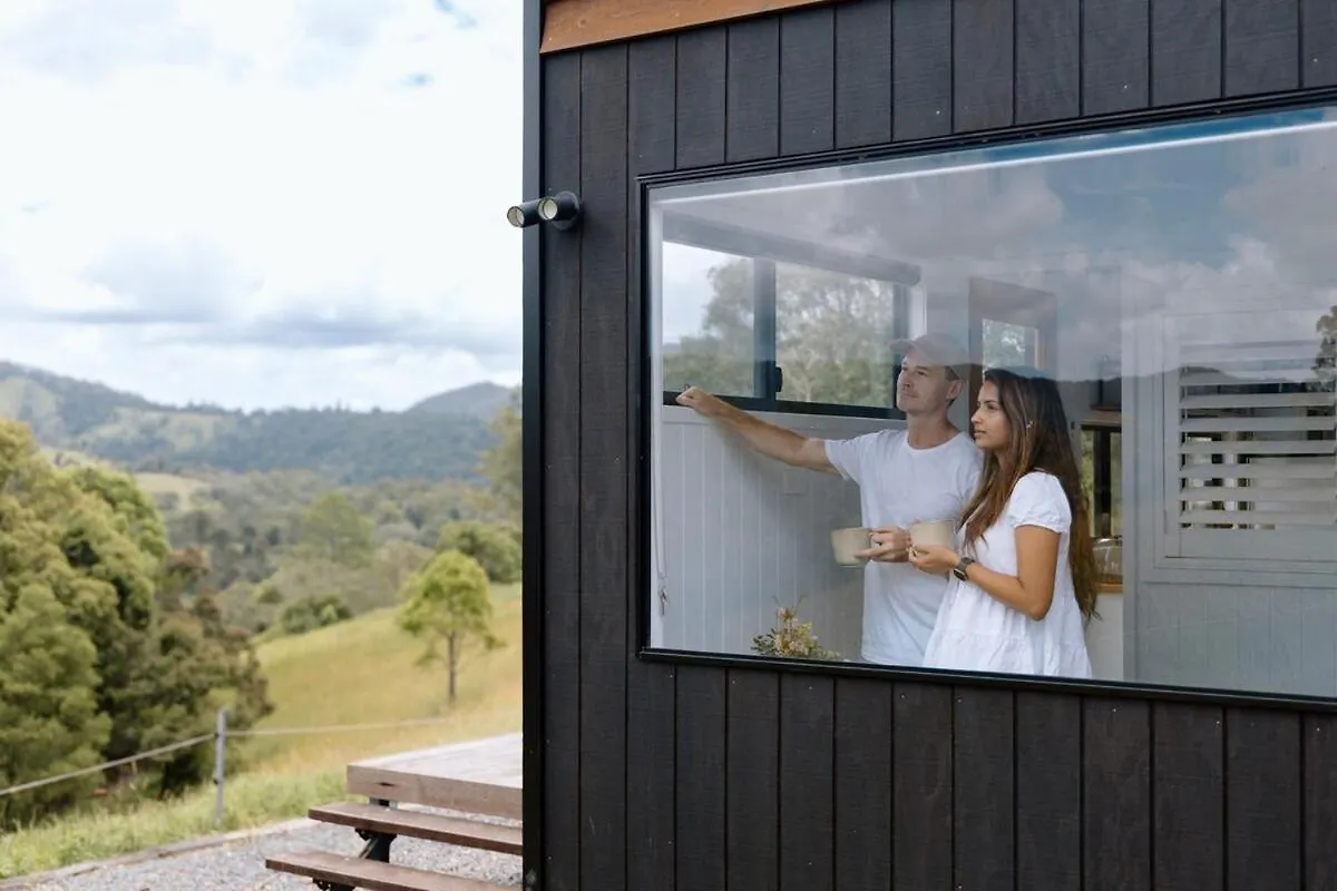 Luxe Farmstay, Main House And Brand New Tiny Home, Animals And Views! Obi Obi