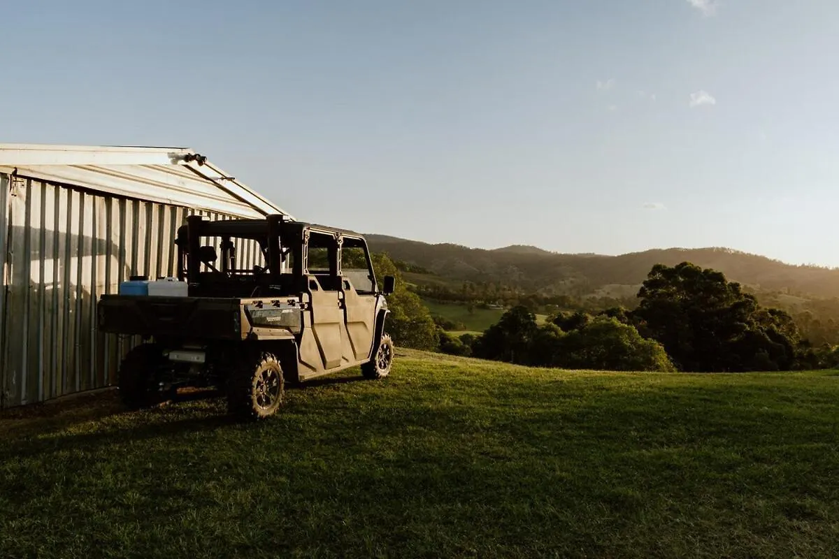 Holiday home Luxe Farmstay, Main House And Brand New Tiny Home, Animals And Views! Obi Obi