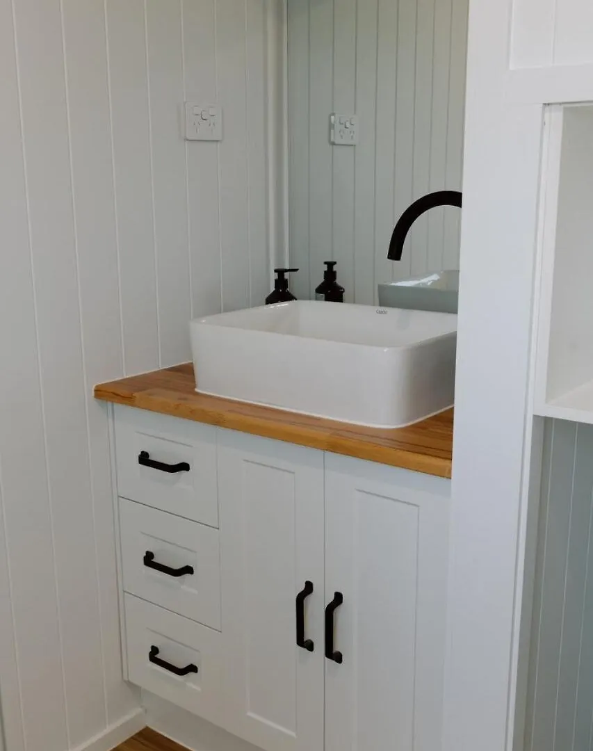 Holiday home Luxe Farmstay, Main House And Brand New Tiny Home, Animals And Views! Obi Obi