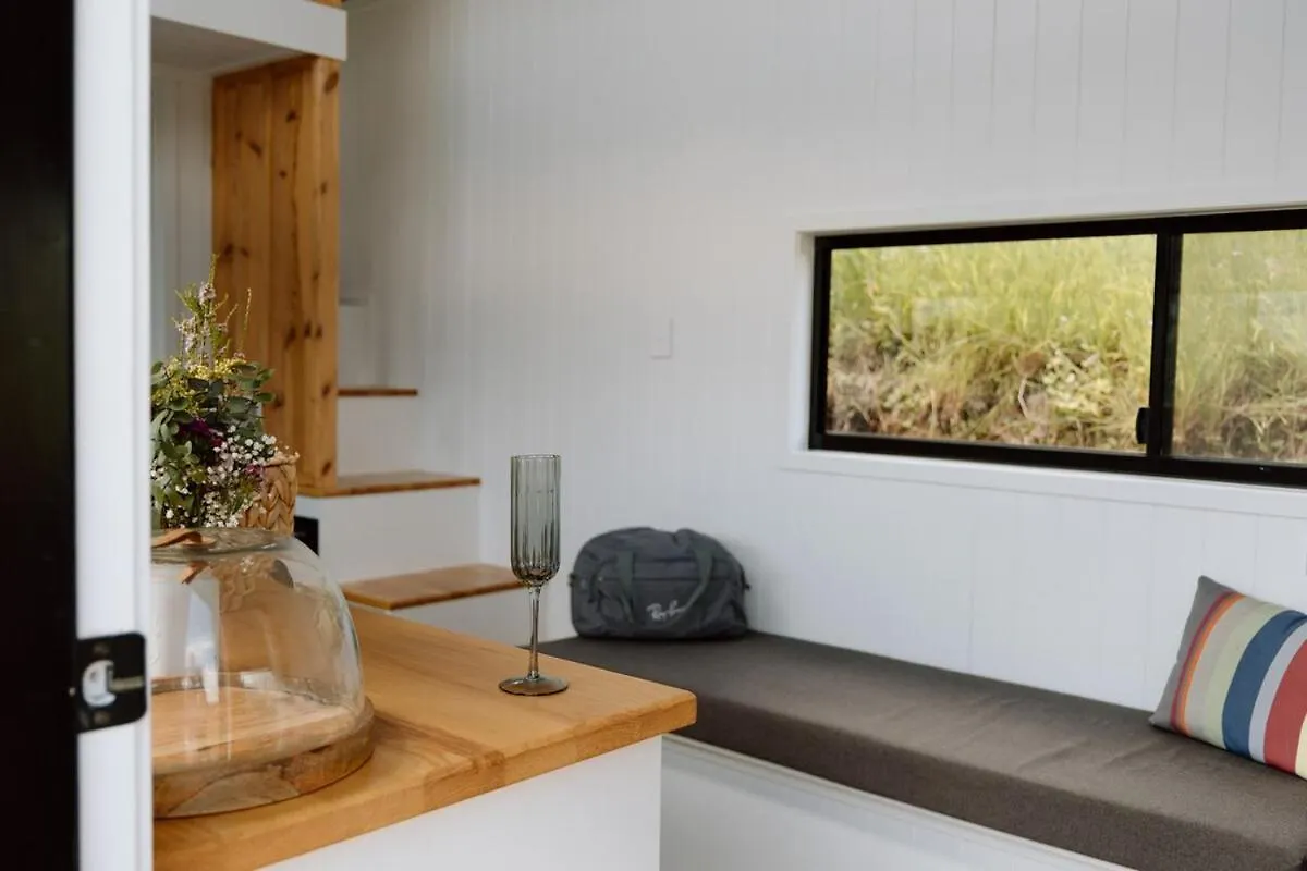 Holiday home Luxe Farmstay, Main House And Brand New Tiny Home, Animals And Views! Obi Obi