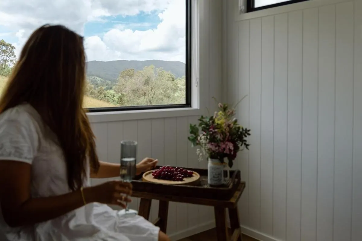 Luxe Farmstay, Main House And Brand New Tiny Home, Animals And Views! Obi Obi